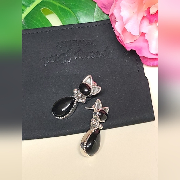 S925 Black Onyx Cat Earrings - Picture 8 of 8